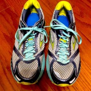 Brooks Ghost Women’s Size 11 tennis shoes.